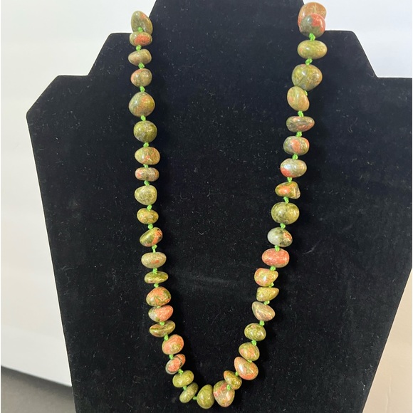 Beautiful Unakite Bead Necklace - Picture 2 of 4